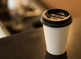 Ly giấy cafe take away tạo ấn tượng cho khách hàng